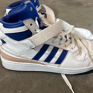 Selling adidas shoe size 10